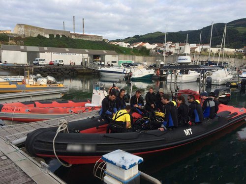 photo semi-rigide searibs moteur